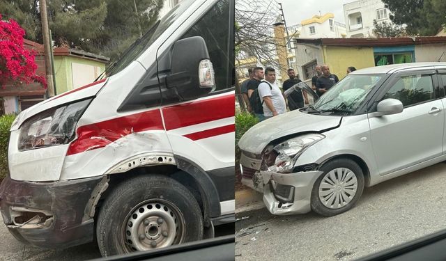 Ambulans ile 2 aracın karıştığı kazada 3 kişi yaralandı