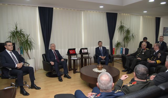Ertuğruloğlu, Türkiye Milli Savunma Bakanı Yaşar Güler’i kabul etti